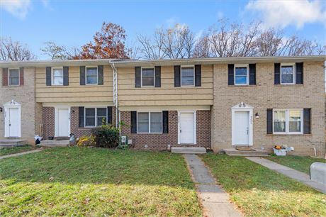 9232 Woodcreek Ct, Parkville, MD 21234